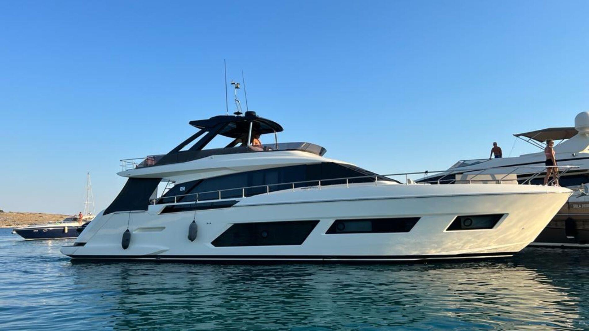 2021 FERRETTI YACHTS 670 